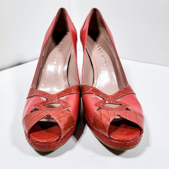 Vintage Gianni Bini Muted-Red Leather Peep Toe Heels w/ Croc Detailing - Picture 2 of 9